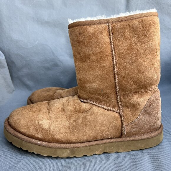 UGG Australia Size 10 Brown Chestnut Boots Shoes Pull On Shearling Style - Picture 1 of 9